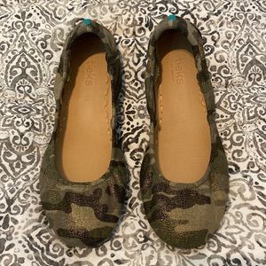 BNWOB Tieks Calouflage